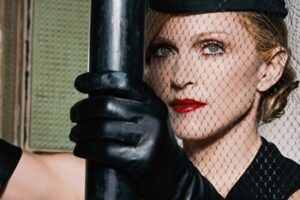 1695129583_balthazar-club-p-madonna-v-vuali-skulptura-instagram-63